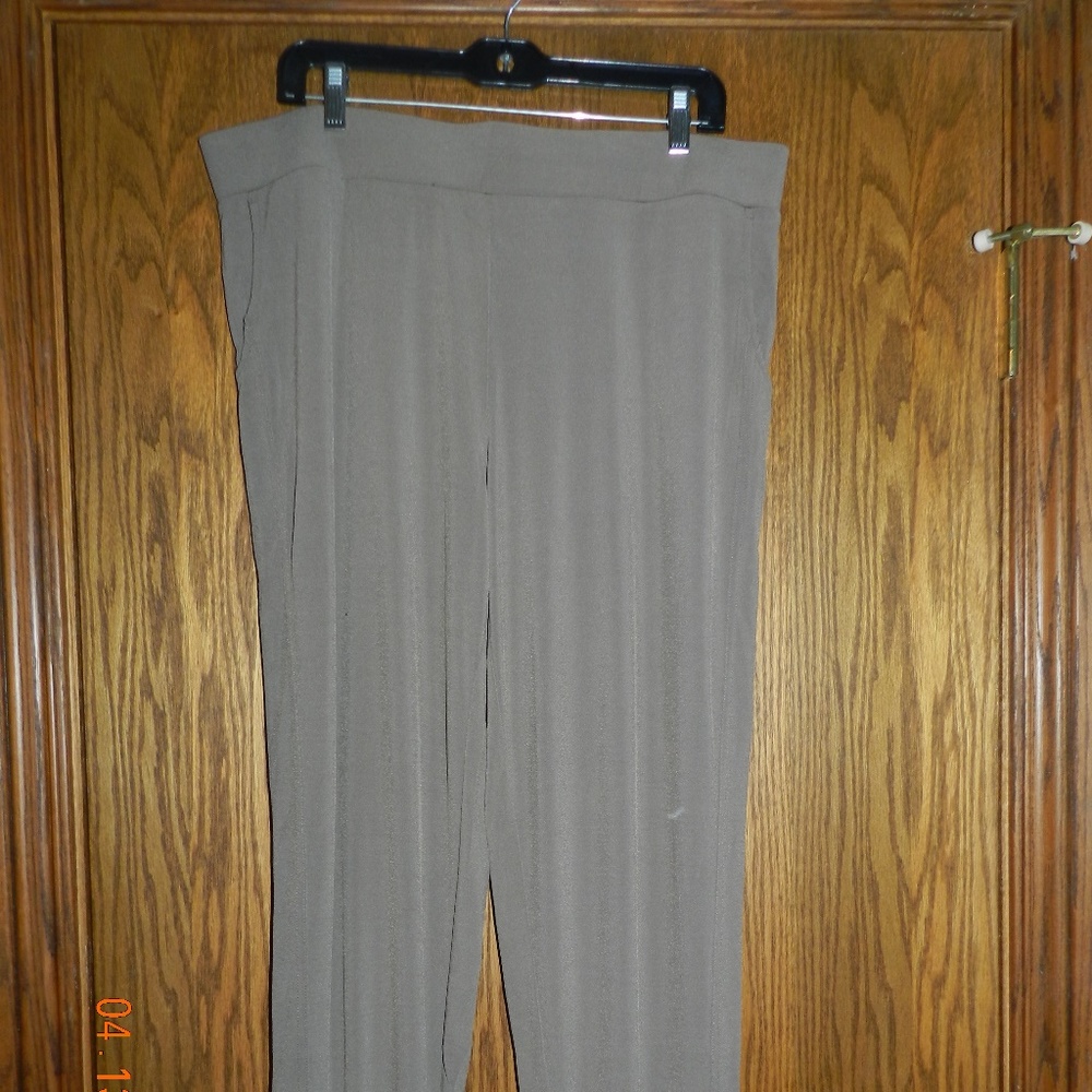 Women's Lisa Rinna Olive Green Stretch Pants